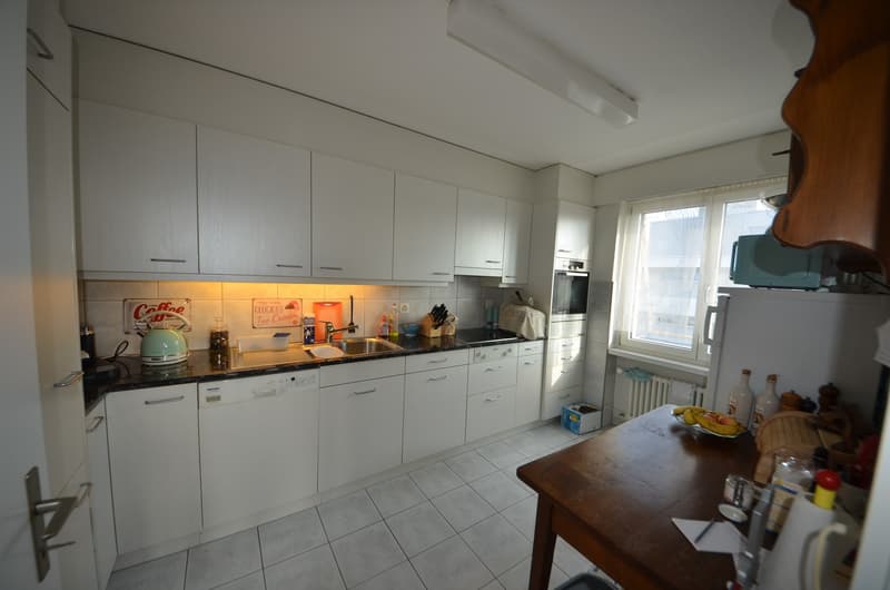 Grosszügige 4.5-Zimmerwohnung an zentraler Lage zu vermieten (3)