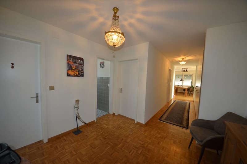 Grosszügige 4.5-Zimmerwohnung an zentraler Lage zu vermieten (2)