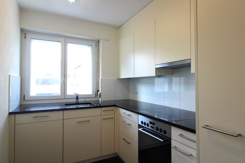 Schöne 4.0-Zimmerwohnung mit Balkon zu vermieten (2)