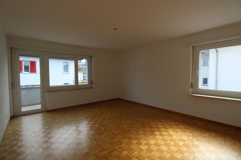 Schöne 4.0-Zimmerwohnung mit Balkon zu vermieten (4)