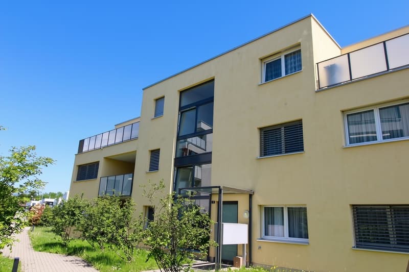 Lichtdurchflutete 5.5-Zimmerwohnung im Oberland zu vermieten (1)
