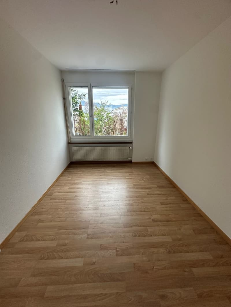 Charmante 4.5-Zimmerwohnung im 1. OG mit Balkon (6)