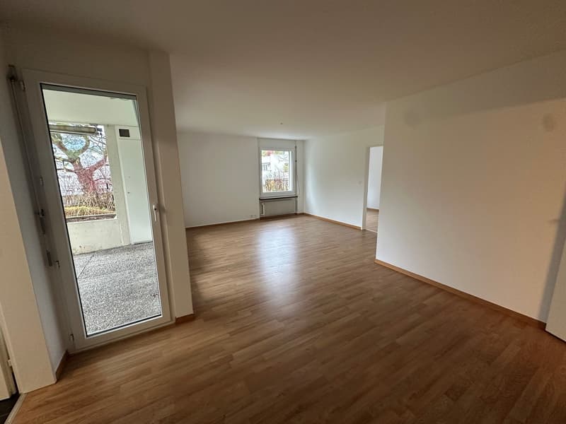Charmante 4.5-Zimmerwohnung im 1. OG mit Balkon (2)