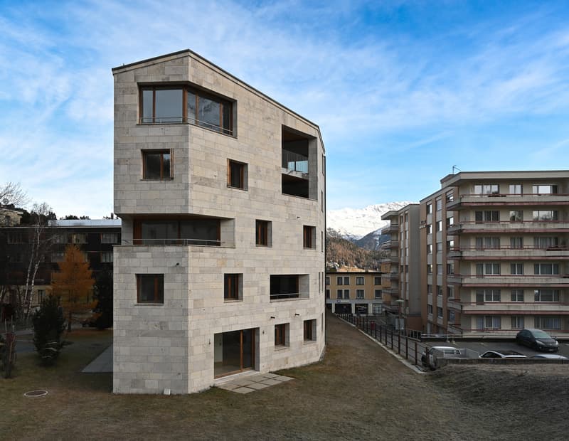 Elegante Zweitwohnungen in skulpturaler Baukunst Chalavus (10)