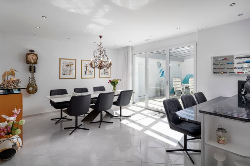 Ein Zuhause zum Verlieben: Pool, Design und fantastische Aussicht (2)