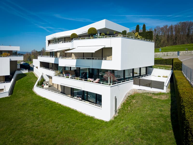Stilvolle und top-moderne Eigentumswohnung am Zürichsee (10)