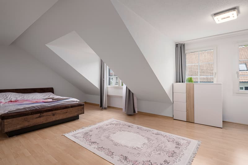 Familienfreundliche 5.5-Zimmer Dachmaisonette-Wohnung (9)