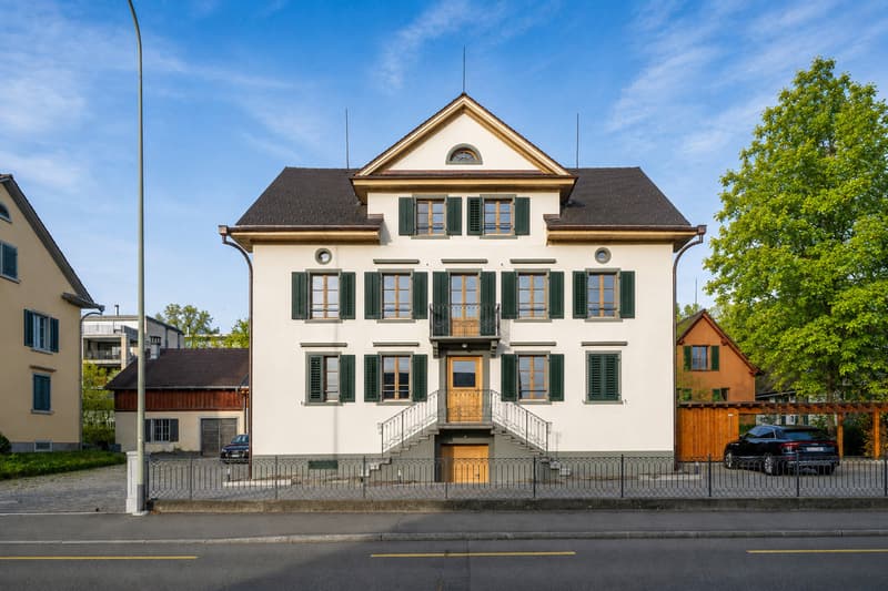Aussergewöhnliches Herrenhaus-Ensemble am Zürichsee (2)