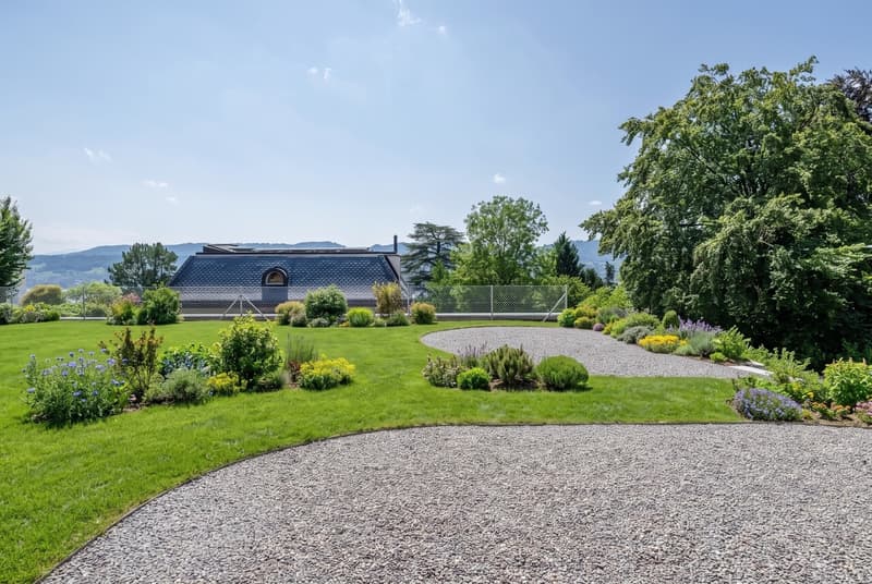 Moderner Wohnkomfort mit exklusivem Gartenparadies (2)