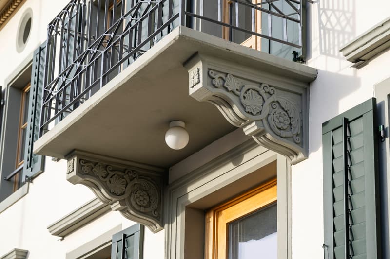 Aussergewöhnliches Herrenhaus-Ensemble am Zürichsee (2)