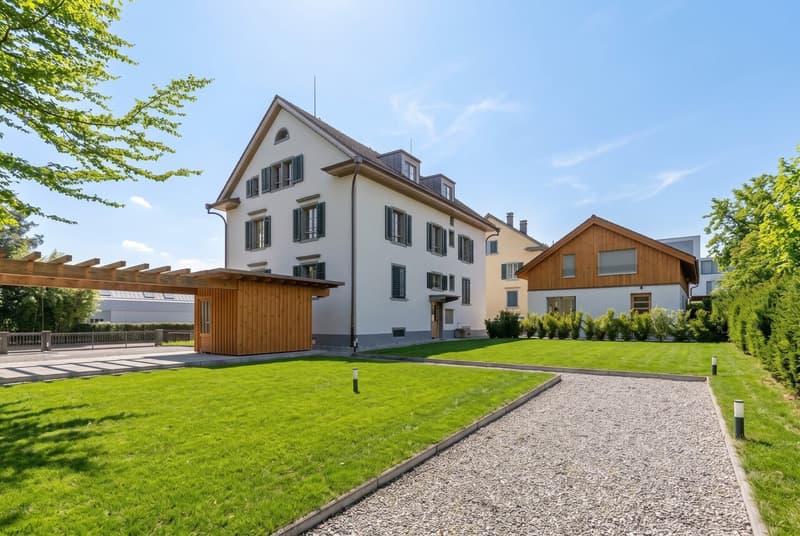 Aussergewöhnliches Herrenhaus-Ensemble am Zürichsee (10)