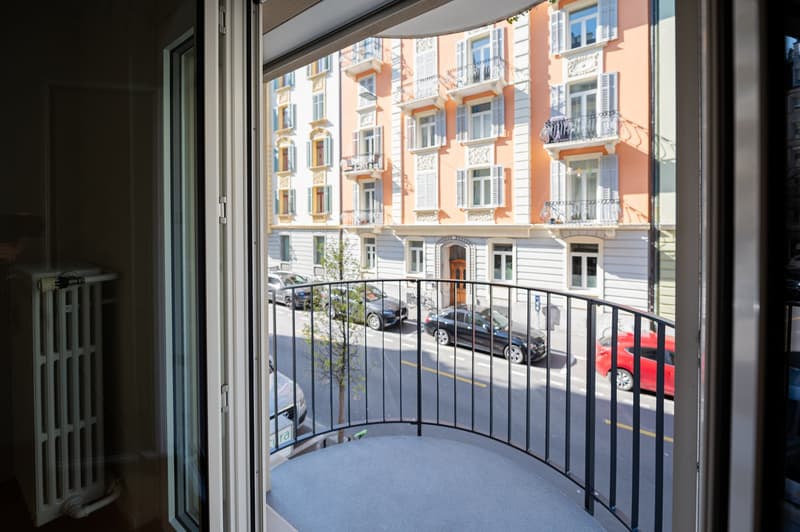Balkon strassenseitig/Referenzobjekt