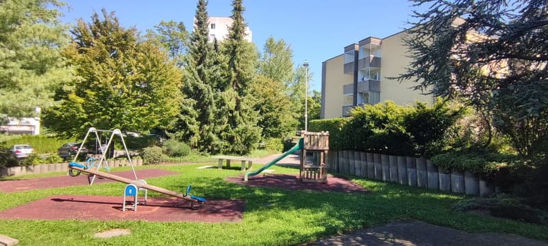 Helle und ruhige 3.5-Zimmer-Wohnung im 2. OG mit 2 Balkonen und Aussicht in Dietikon (13)