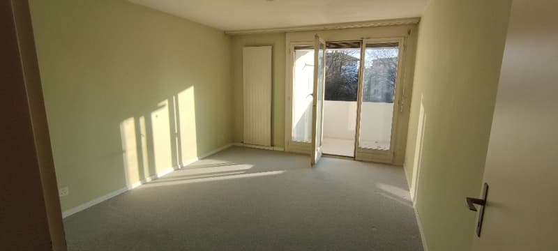 Helle und ruhige 3.5-Zimmer-Wohnung im 2. OG mit 2 Balkonen und Aussicht in Dietikon (3)