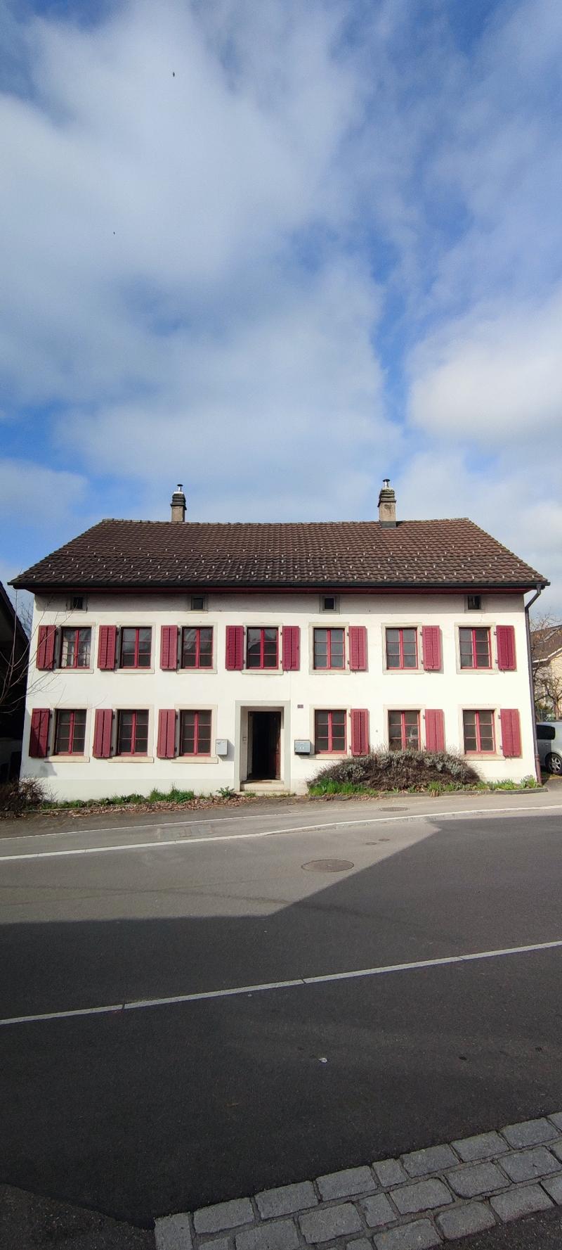 Einfamilienhaus mit Einliegerwohnung und grossem Garten in Fehraltorf (1)