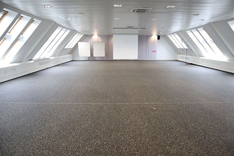 Immeuble de bureau spacieux et moderne à louer (4)