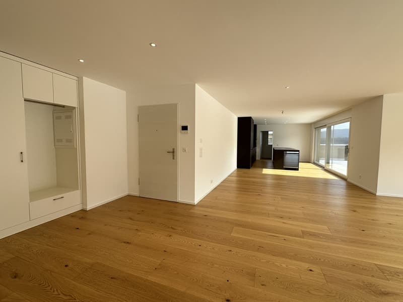 Luxury redefined – attic apartment with generosity and far-reaching views! (8)