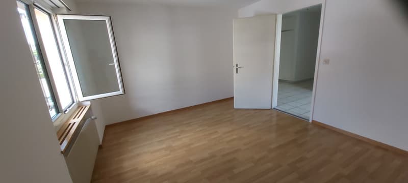 Helle und grosszügige 3.5-Zimmerwohnung an ruhiger Lage zu vermieten! (6)
