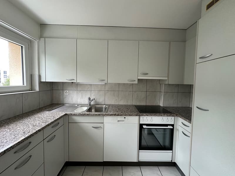 Helle und grosszügige 3.5-Zimmerwohnung an ruhiger Lage zu vermieten! (2)