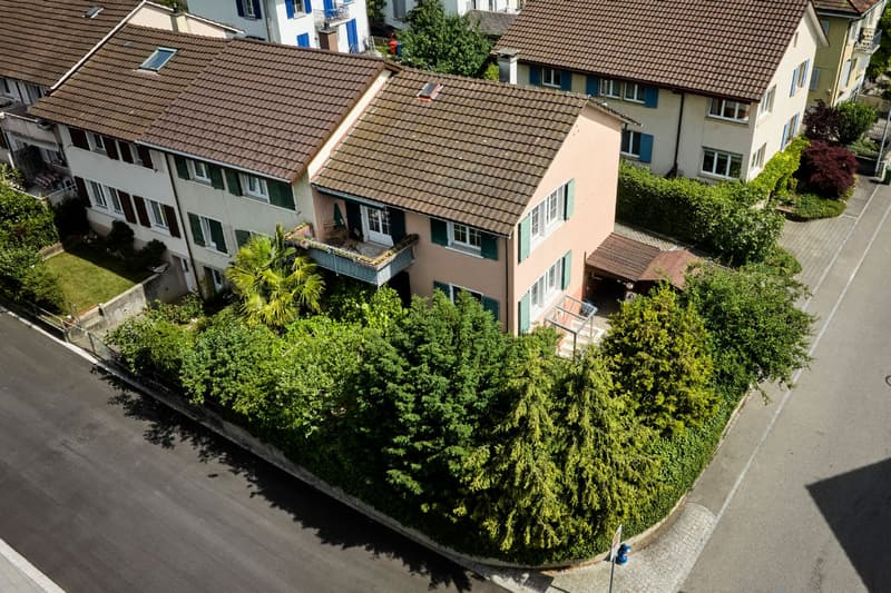 Eck-Reihenhaus mit 5.5-Zimmern zu verkaufen (2)