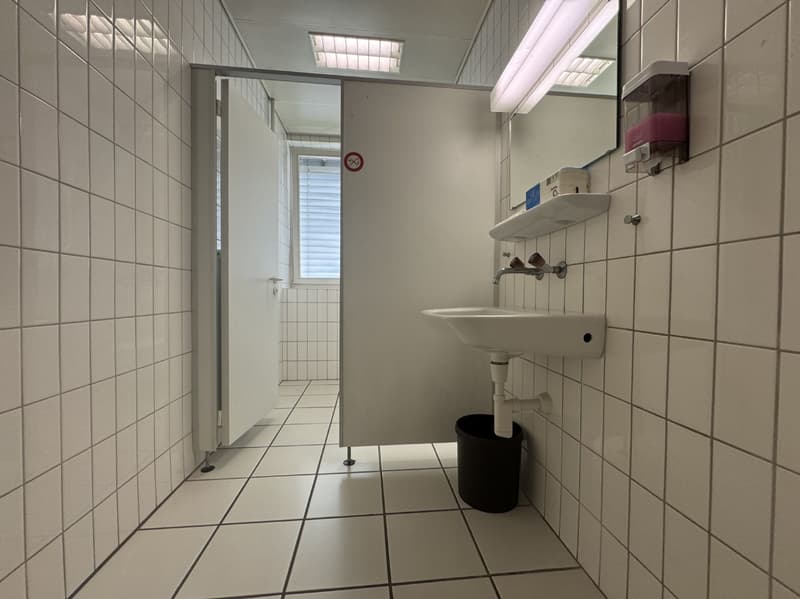 Büro-/Gewerbe- oder Praxis- Atelierstandort an optimaler Lage zu vermieten! (11)