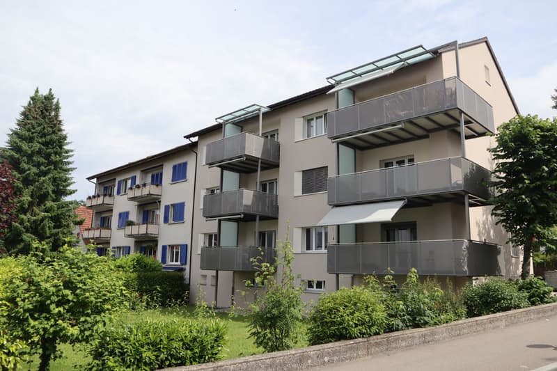 Wohnen an schöner Lage, mit grossem Balkon! (7)