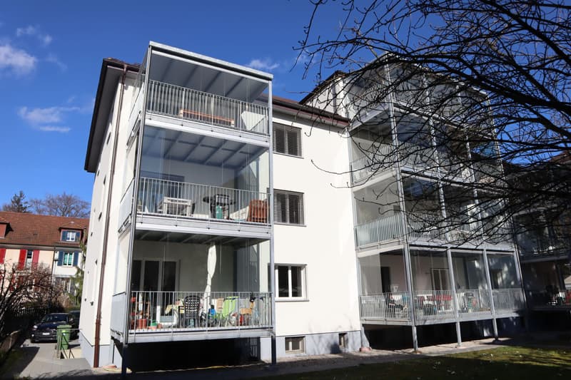 Charmante Wohnung mit grossem Balkon, Nähe Zentrum und Bahnhof! (2)