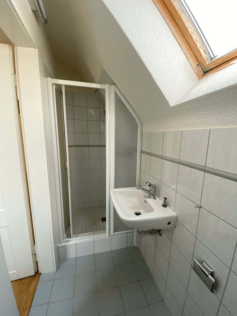 Charmante 4-Zimmer-Altbauwohnung mit Balkon und schöner Aussicht in Thalwil (8)