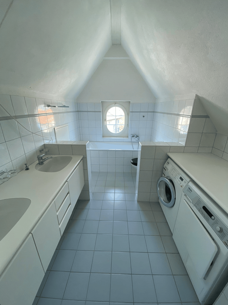 Charmante 4-Zimmer-Altbauwohnung mit Balkon und schöner Aussicht in Thalwil (7)