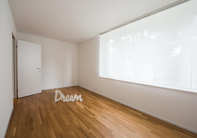 Moderne 2.5-Zimmer-Wohnung mit grossem Sitzplatz in Unterentfelden (6)