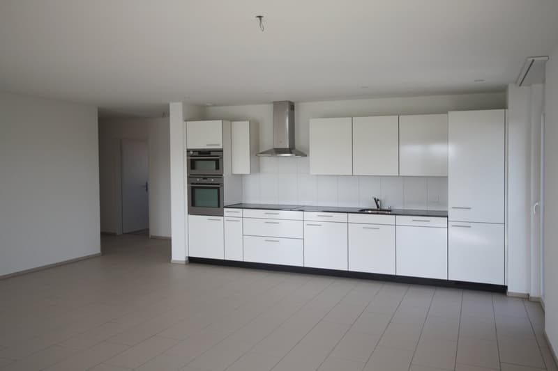 Helle 4.5-Zimmer-Wohnung mit Balkon und schöner Aussicht in Oetwil am See (3)