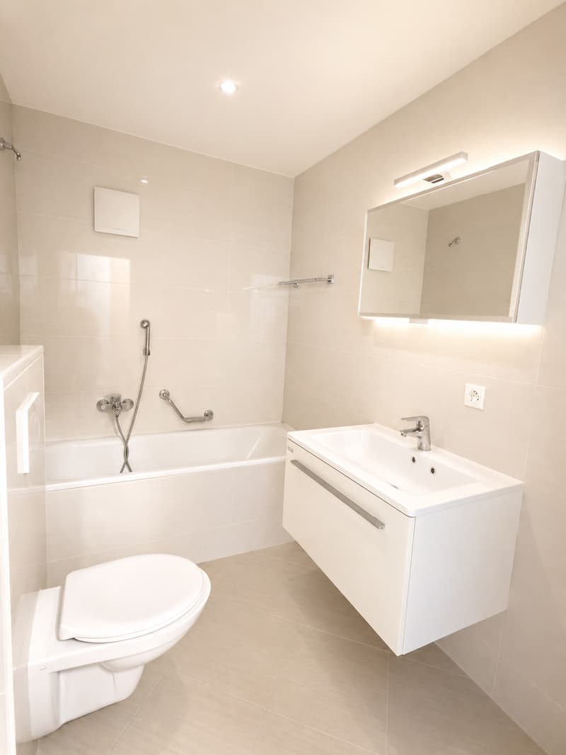 "Romont – 2.5 pièces moderne avec grand balcon de 15.7 m² et parking souterrain (5)