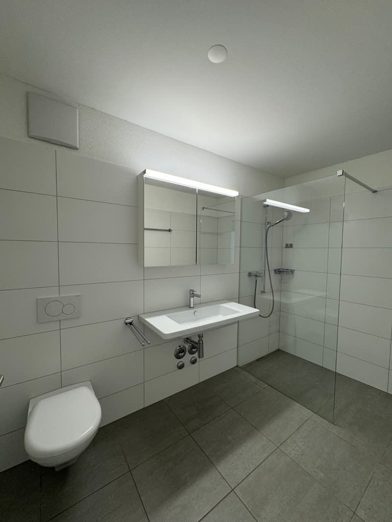 Badezimmer mit Dusche