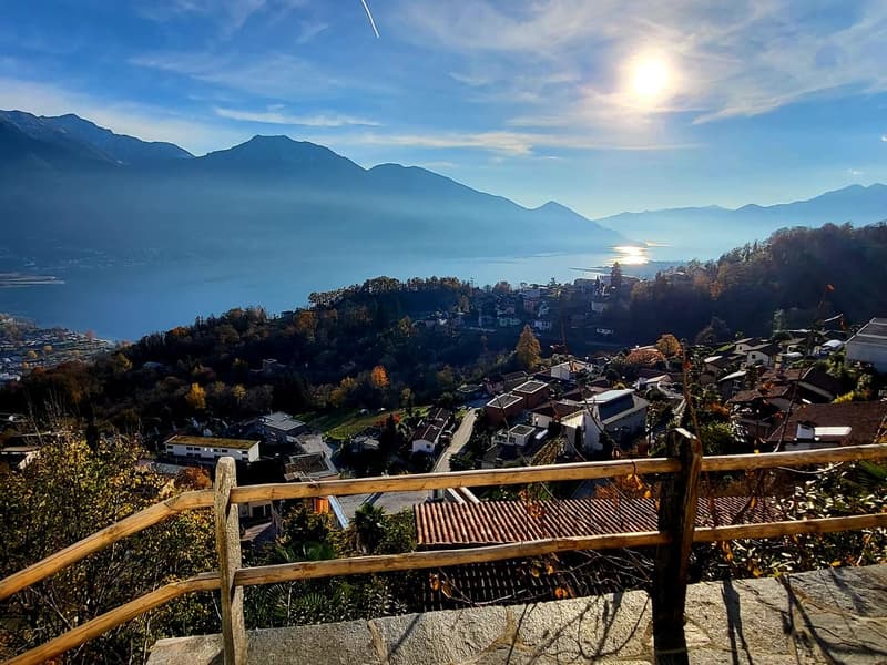 Schöne Villetta an reiner Südhanglage (2)