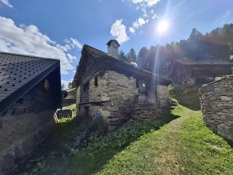 Vendesi rustico sui monti di Semione da ristrutturare (4)