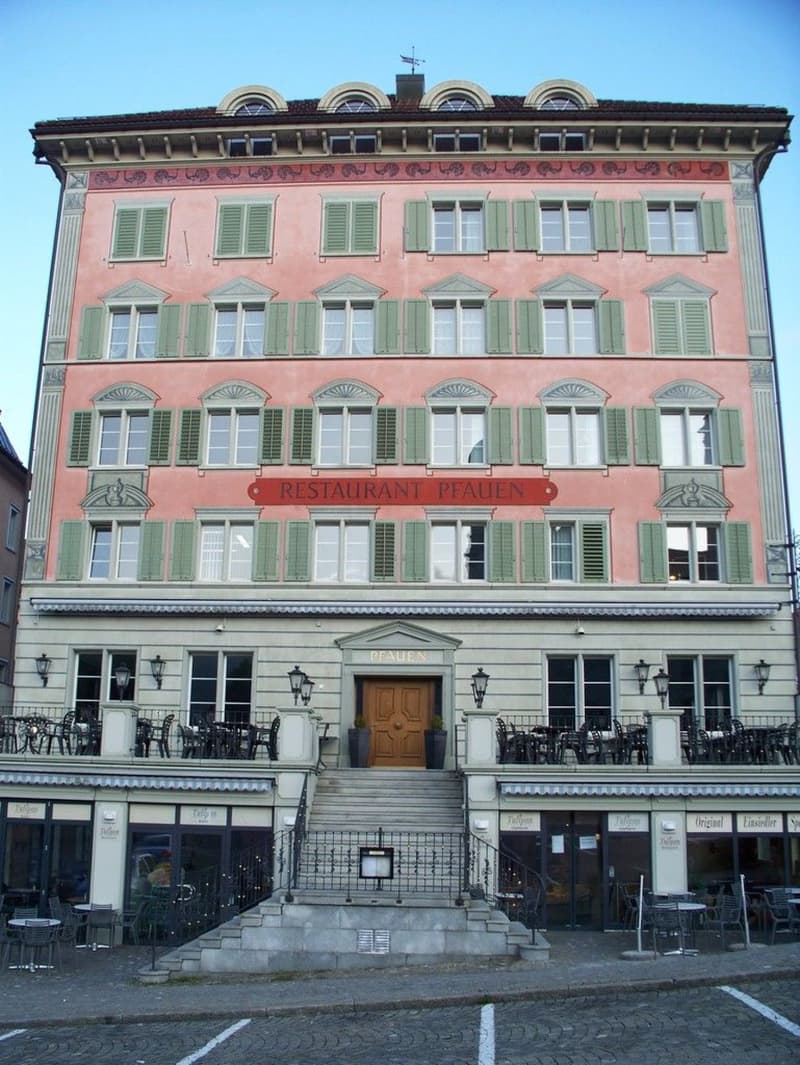 Grosszügige 5-Zimmerwohnung am Klosterplatz mit Aussicht (2)