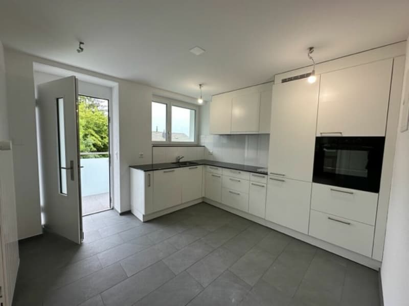 Schöne helle 4,5 Zimmer Wohnung (5)