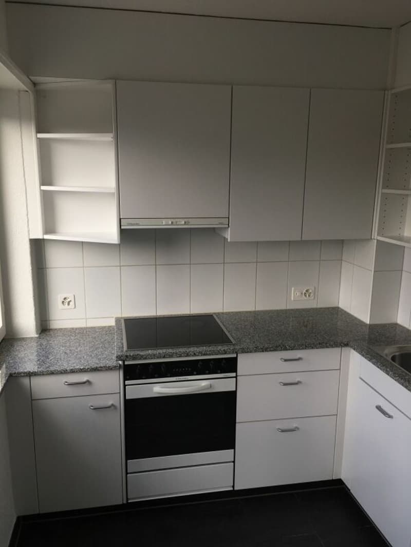 Befristete 4-Zimmer-Wohnung (zuoberst mit Lift) mit Balkon in Küsnacht (4)