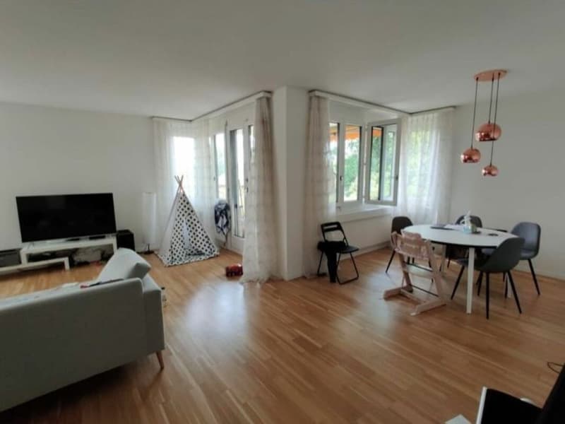 Grosszügige Wohnung an ruhiger Lage im Grünen (2)