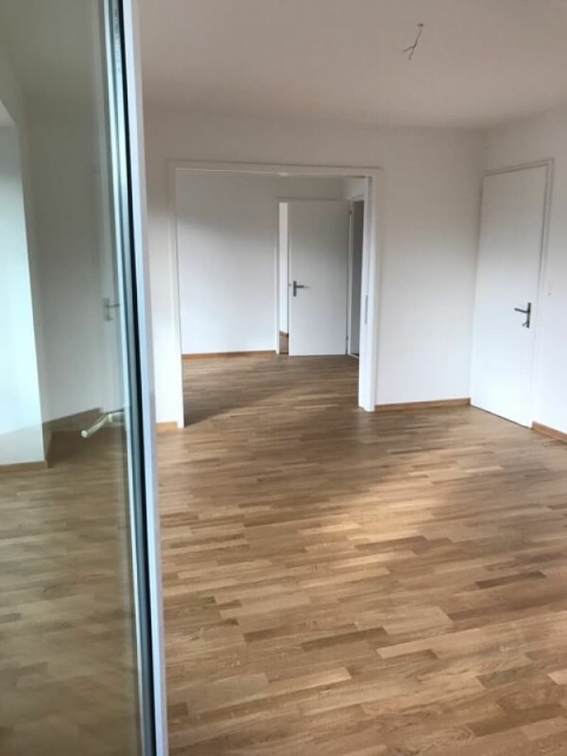 Gemütliche 4-Zimmer-Wohnung in Bahnhofsnähe im 1.OG (2)