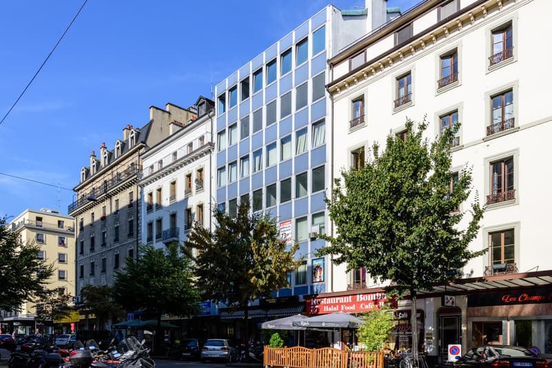 Arcade traversante sur 2 niveaux en zone piétonne proche de Cornavin (1)