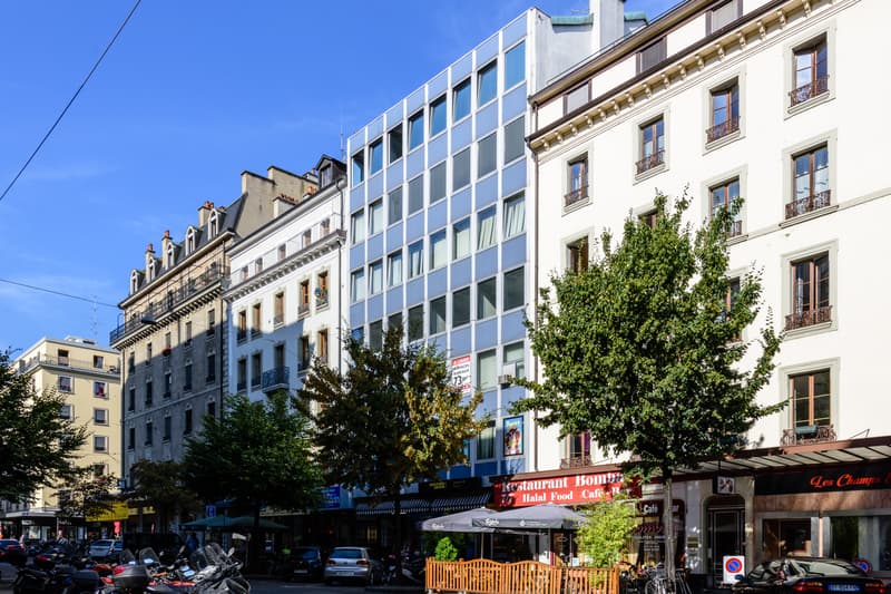 Arcade traversante sur 2 niveaux en zone piétonne proche de Cornavin (1)