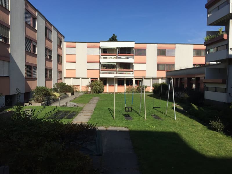 Parcheggio per motocicletta vicino a Zürich Albisrieden (2)