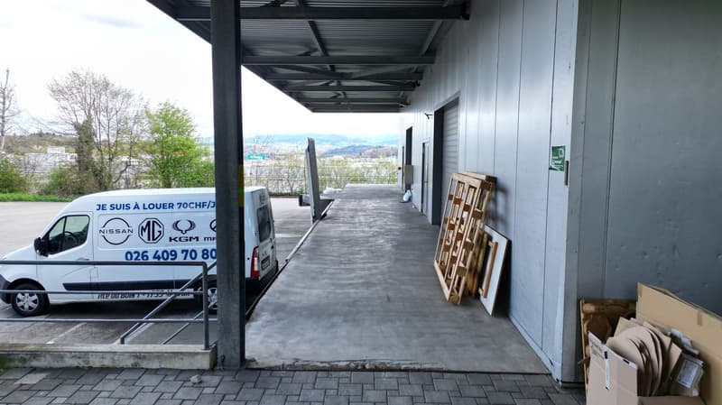 Votre future enseigne au cur d'Avry! (3)
