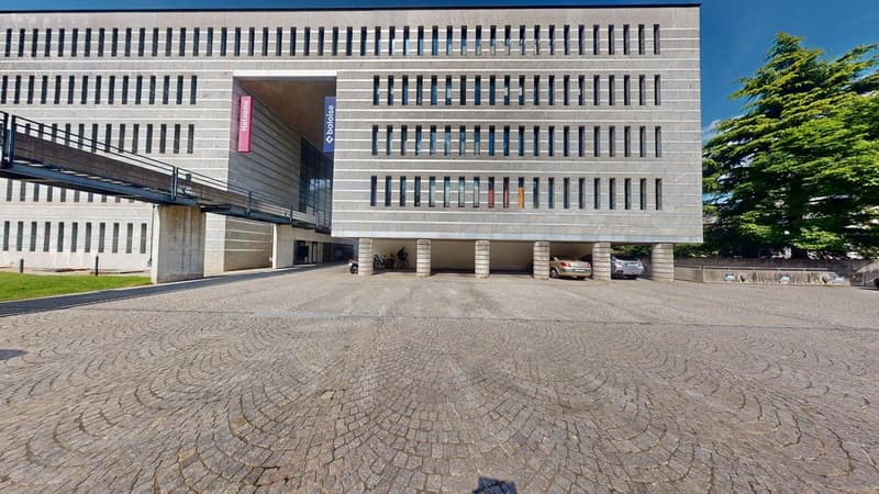 Scopri il nostro spazio commerciale con il tour virtuale a 360 (1)