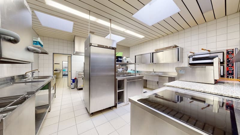 Hier findet Ihr Restaurant einen Idealen Platz mit Innenhof. (9)