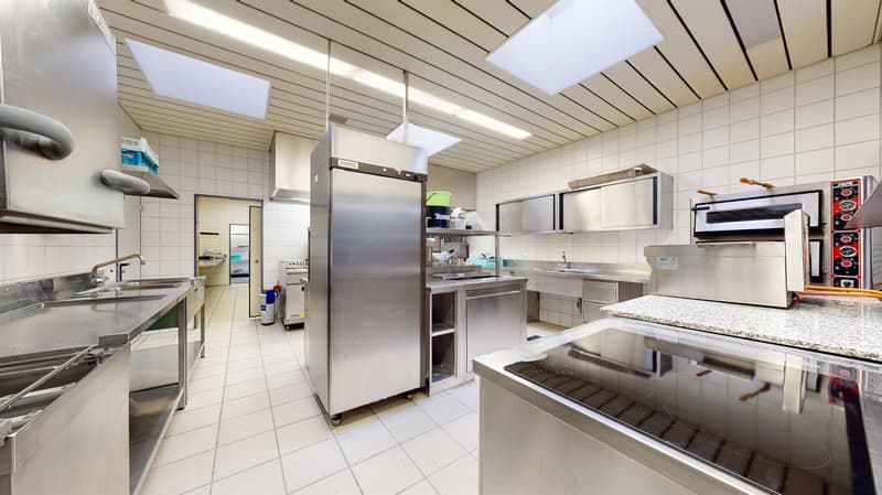 Hier findet Ihr Restaurant einen Idealen Platz mit Innenhof. (9)