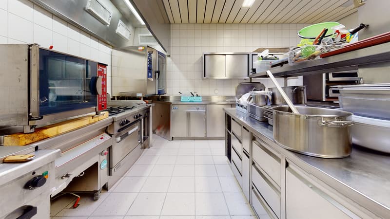 Hier findet Ihr Restaurant einen Idealen Platz mit Innenhof. (10)