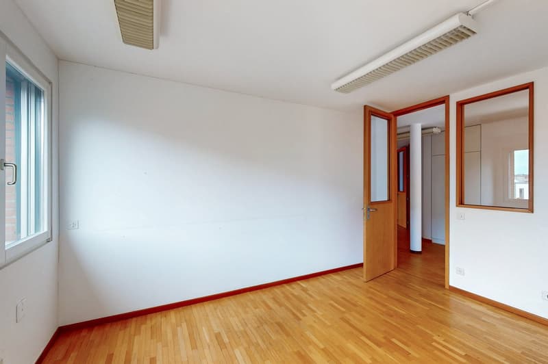 Spazio ufficio di prestigio a Mendrisio 170 m² funzionali e luminosi (7)