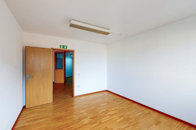 Spazio ufficio di prestigio a Mendrisio 170 m² funzionali e luminosi (9)